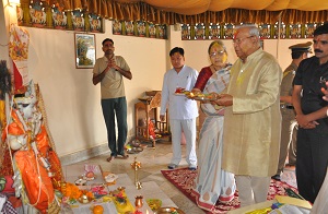 The Governor of Arunachal Pradesh Shri PB Acharya and State�s First Lady 
Smt Kavita Acharya offered prayers in the temples of the Capital City on the festive occasion of Holi on 13th March 2017. 